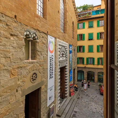A 200m Uffizi - 90m Ponte Vecchio * Floransa
