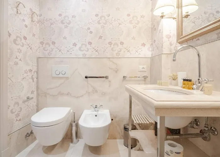 A 200m Uffizi - 90m Ponte Vecchio *